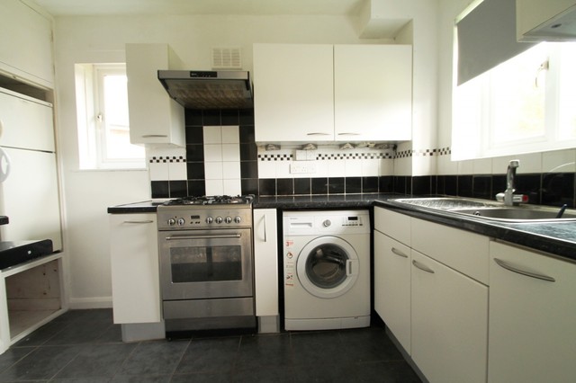  Image of 2 bedroom Maisonette to rent in Merrywood Park Reigate RH2 at Reigate, RH2 9PA