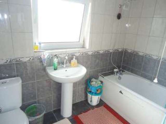  Image of 5 bedroom Semi-Detached house for sale in New Park Drive Hemel Hempstead Industrial Estate Hemel Hempstead HP2 at New Park Drive  Hemel Hempstead, HP2 4QL