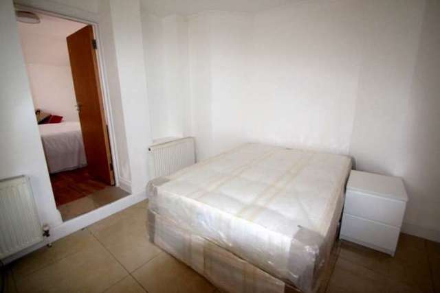  Image of 2 bedroom Flat to rent in North End Road London W14 at North End Road West Kensington London, W14 9NL