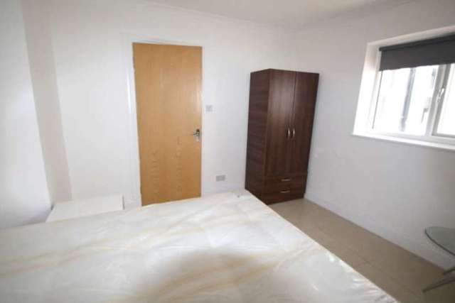  Image of 2 bedroom Flat to rent in North End Road London W14 at North End Road West Kensington London, W14 9NL