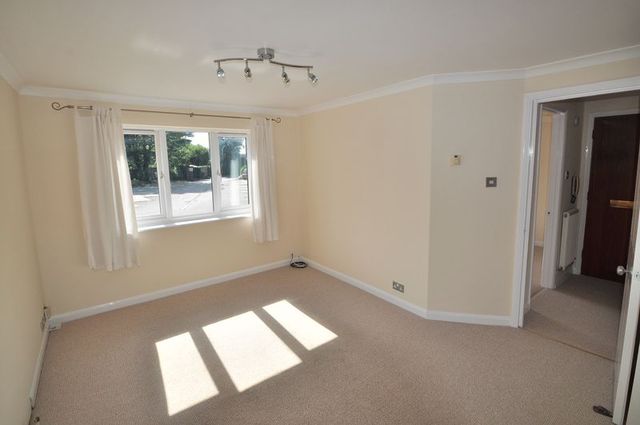  Image of 1 bedroom Flat to rent in Oakfields Alexandra Avenue Camberley GU15 at Alexandra Avenue  CAMBERLEY, GU15 3BY