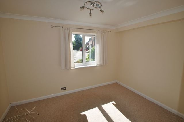  Image of 1 bedroom Flat to rent in Oakfields Alexandra Avenue Camberley GU15 at Alexandra Avenue  CAMBERLEY, GU15 3BY