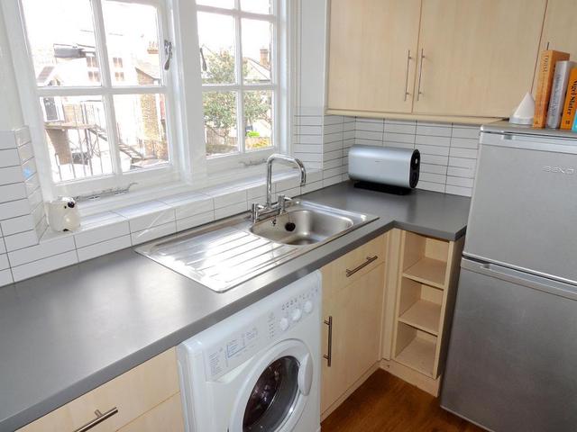  Image of 1 bedroom Flat to rent in Oakhurst Grove London SE22 at East Dulwich, SE22 9AH