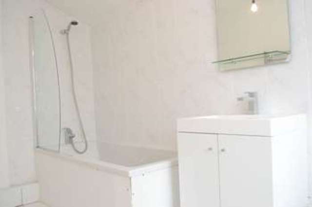  Image of 2 bedroom Terraced house to rent in Oakland Street Widnes WA8 at Oakland Street  Widnes, WA8 0EW