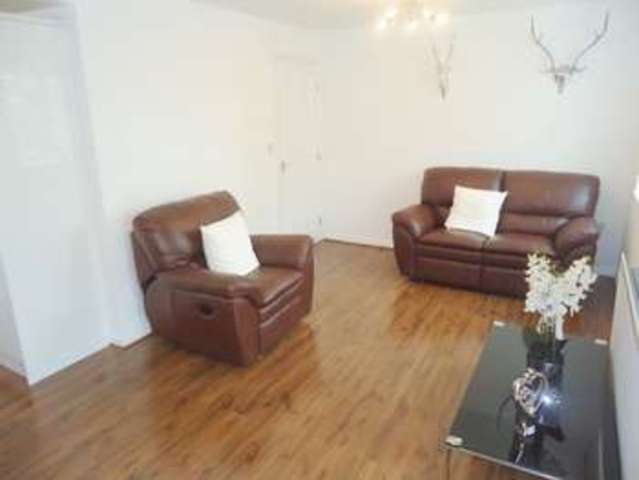 Image of 2 bedroom Flat for sale in Oatridge Gardens Hemel Hempstead Industrial Estate Hemel Hempstead HP2 at Oatridge Gardens  Hemel Hempstead, HP2 4FG
