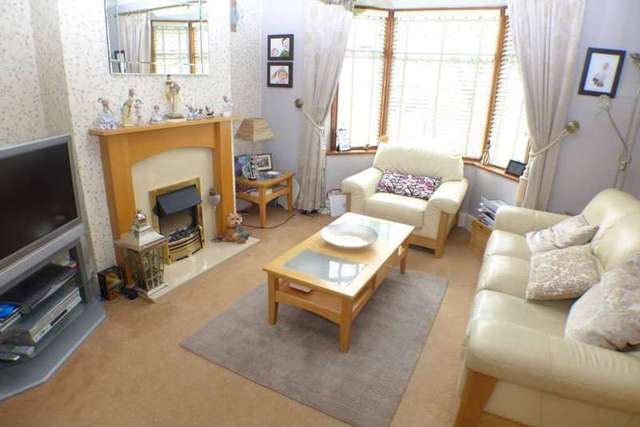  Image of 5 bedroom Detached house for sale in Old Farm Avenue Sidcup DA15 at Old Farm Avenue  Sidcup, DA15 8AF