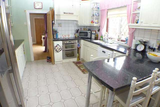  Image of 5 bedroom Detached house for sale in Old Farm Avenue Sidcup DA15 at Old Farm Avenue  Sidcup, DA15 8AF
