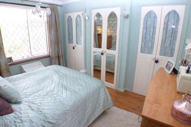  Image of 5 bedroom Detached house for sale in Old Farm Avenue Sidcup DA15 at Old Farm Avenue  Sidcup, DA15 8AF