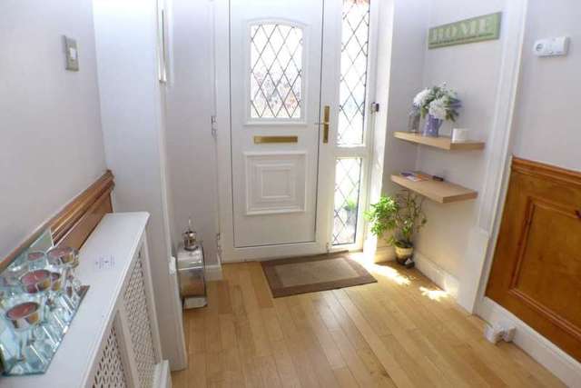  Image of 5 bedroom Detached house for sale in Old Farm Avenue Sidcup DA15 at Old Farm Avenue  Sidcup, DA15 8AF