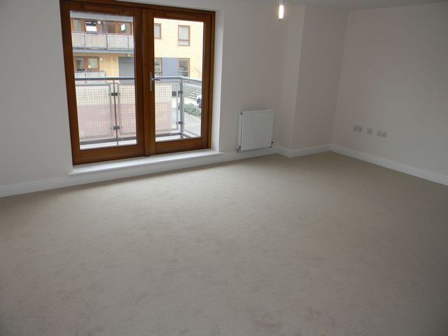  Image of 1 bedroom Flat to rent in Commonwealth Drive Crawley RH10 at Commonwealth Drive Three Bridges Crawley, RH10 1AJ