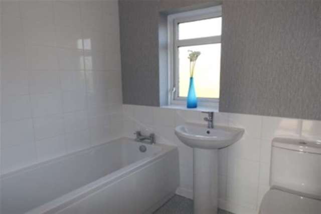  Image of 3 bedroom Semi-Detached house to rent in Petersfield Close Mansfield NG19 at Mansfield, NG19 6UA