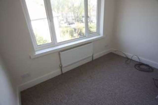 Image of 2 bedroom Flat to rent in Petts Hill Northolt UB5 at Petts Hill  Northolt, UB5 4NL