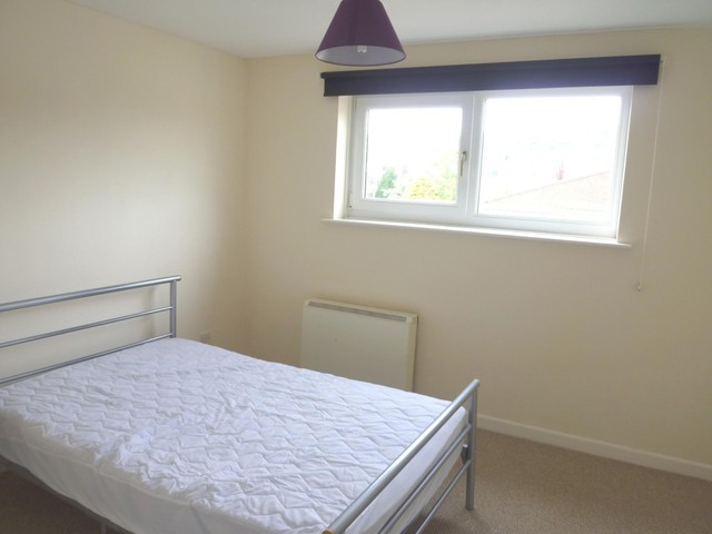 Image of 2 bedroom Flat to rent in Copper Beech Drive Farlington Portsmouth PO6 at Copper Beech Drive Farlington Portsmouth, PO6 1AZ
