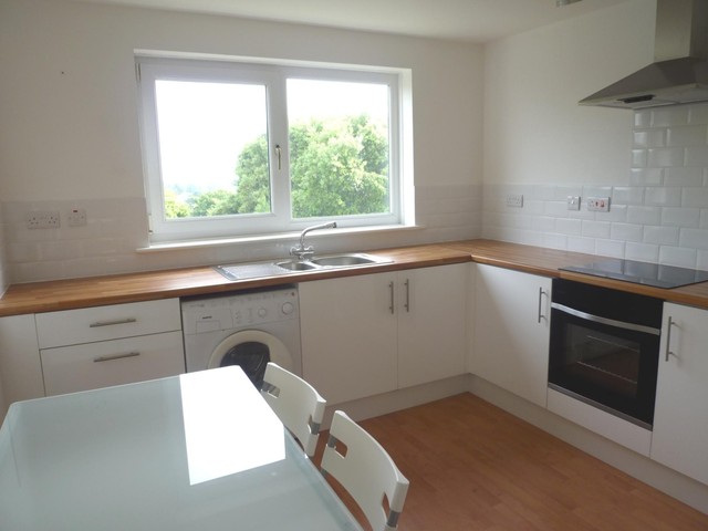  Image of 2 bedroom Flat to rent in Copper Beech Drive Farlington Portsmouth PO6 at Copper Beech Drive Farlington Portsmouth, PO6 1AZ