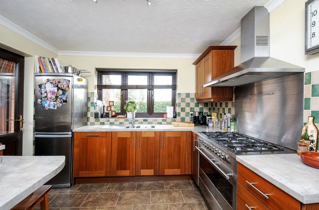  Image of 4 bedroom Detached house for sale in Sewell Close Abingdon OX14 at Sewell Close  Abingdon, OX14 3YJ