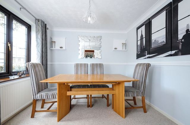  Image of 4 bedroom Detached house for sale in Sewell Close Abingdon OX14 at Sewell Close  Abingdon, OX14 3YJ