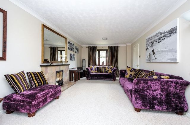  Image of 4 bedroom Detached house for sale in Sewell Close Abingdon OX14 at Sewell Close  Abingdon, OX14 3YJ
