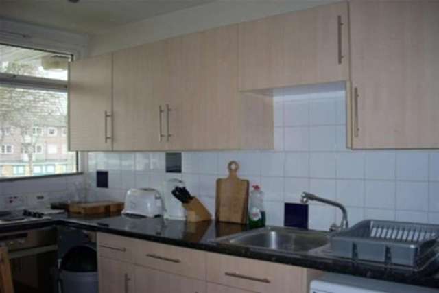  Image of 2 bedroom Flat to rent in Winstanley Estate London SW11 at London, SW11 2EN