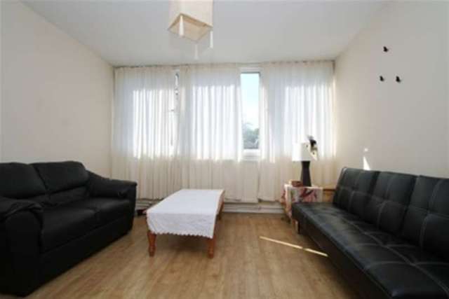  Image of 2 bedroom Flat to rent in Winstanley Estate London SW11 at London, SW11 2EN