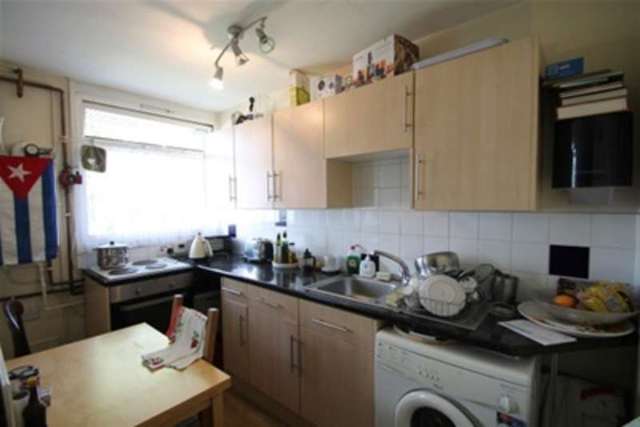  Image of 2 bedroom Flat to rent in Winstanley Estate London SW11 at London, SW11 2EN