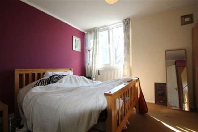  Image of 2 bedroom Flat to rent in Winstanley Estate London SW11 at London, SW11 2EN