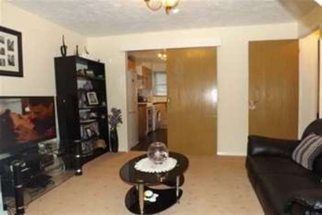  Image of 1 bedroom Flat to rent in Camelot Close Southwater Horsham RH13 at Horsham, RH13 9XP