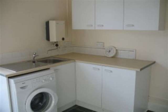  Image of Studio flat to rent in Spring Crescent Southampton SO17 at Southampton, SO17 2GA
