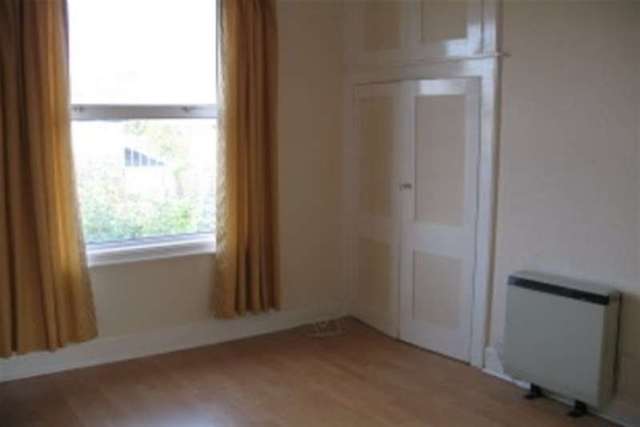  Image of Studio flat to rent in Spring Crescent Southampton SO17 at Southampton, SO17 2GA