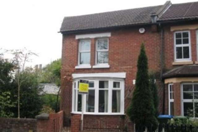  Image of 3 bedroom Detached house to rent in St. James Road Shirley Southampton SO15 at Southampton, SO15 5QF