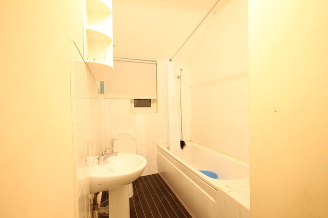  Image of 1 bedroom Flat to rent in St. Marys Row Moseley Birmingham B13 at Moseley Birmingham Birmingham, B13 8JG