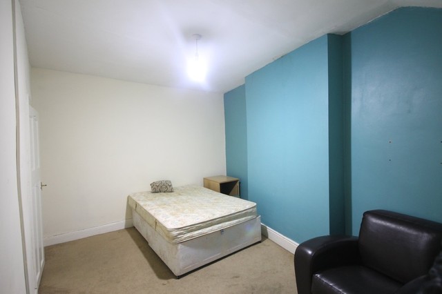  Image of 1 bedroom Flat to rent in St. Marys Row Moseley Birmingham B13 at Moseley Birmingham Birmingham, B13 8JG