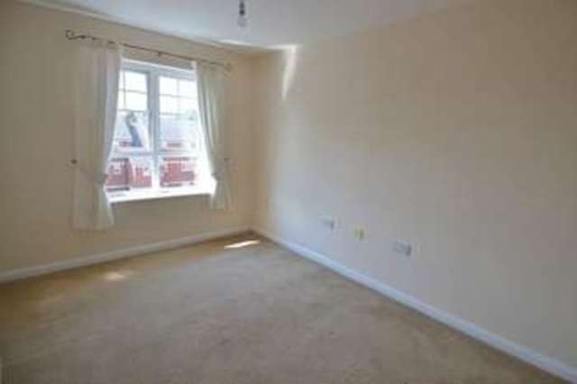  Image of 2 bedroom Flat to rent in St. Peters Close Bromsgrove B61 at St Peters Close  Bromsgrove, B61 7DY