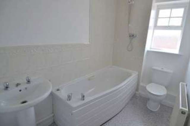  Image of 2 bedroom Flat to rent in St. Peters Close Bromsgrove B61 at St Peters Close  Bromsgrove, B61 7DY