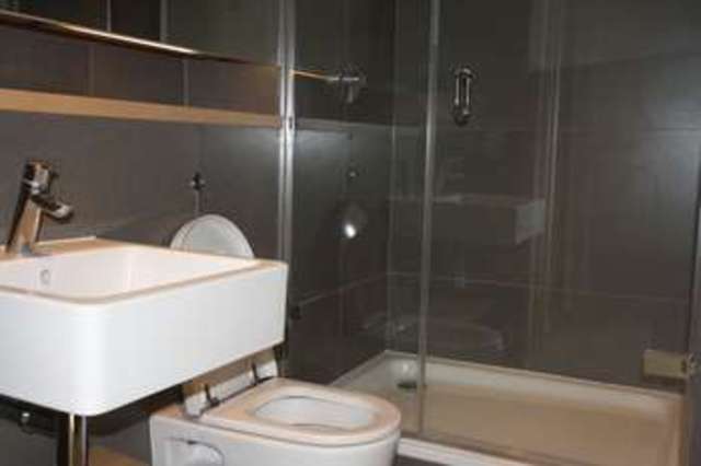  Image of 2 bedroom Flat to rent in Station Approach Hayes UB3 at Station Approach  Hayes, UB3 4FF