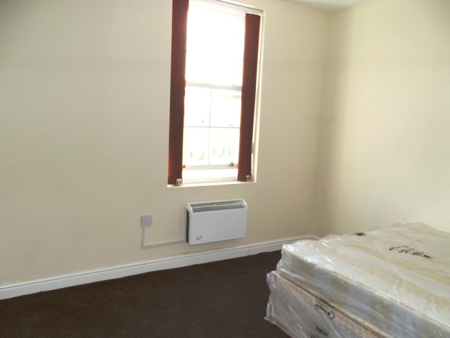  Image of 2 bedroom Apartment to rent in Stocks Hill Leeds LS11 at Stocks Hill Holbeck Leeds, LS11 9PB