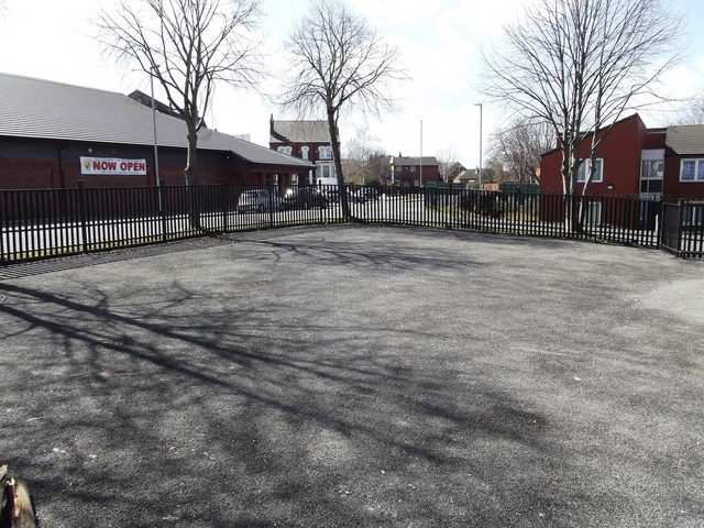  Image of 2 bedroom Apartment to rent in Stocks Hill Leeds LS11 at Stocks Hill Holbeck Leeds, LS11 9PB