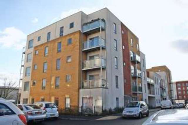  Image of 2 bedroom Flat to rent in Taywood Road Northolt UB5 at Taywood Road  Northolt, UB5 6WS