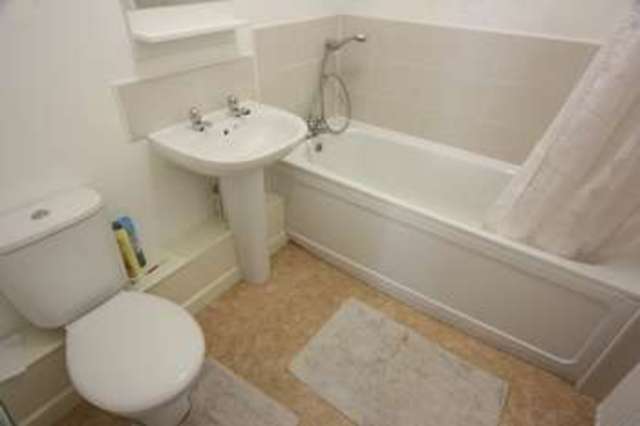  Image of 2 bedroom Flat to rent in Taywood Road Northolt UB5 at Taywood Road  Northolt, UB5 6WS