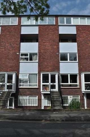  Image of 3 bedroom Flat for sale in The Crescent Surbiton KT6 at The Crescent  Surbiton, KT6 4BP