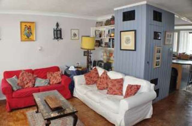  Image of 3 bedroom Flat for sale in The Crescent Surbiton KT6 at The Crescent  Surbiton, KT6 4BP