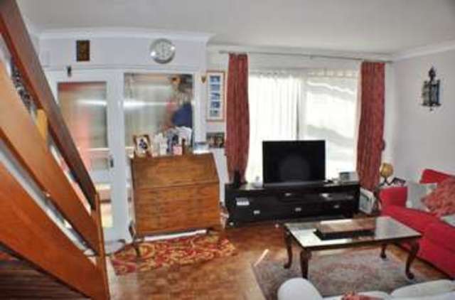  Image of 3 bedroom Flat for sale in The Crescent Surbiton KT6 at The Crescent  Surbiton, KT6 4BP