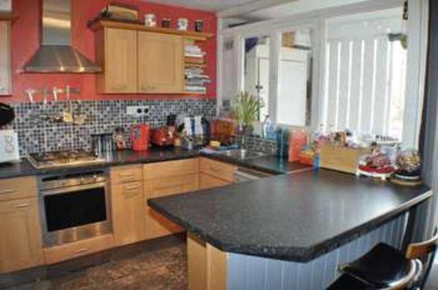  Image of 3 bedroom Flat for sale in The Crescent Surbiton KT6 at The Crescent  Surbiton, KT6 4BP
