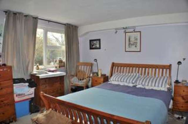  Image of 3 bedroom Flat for sale in The Crescent Surbiton KT6 at The Crescent  Surbiton, KT6 4BP