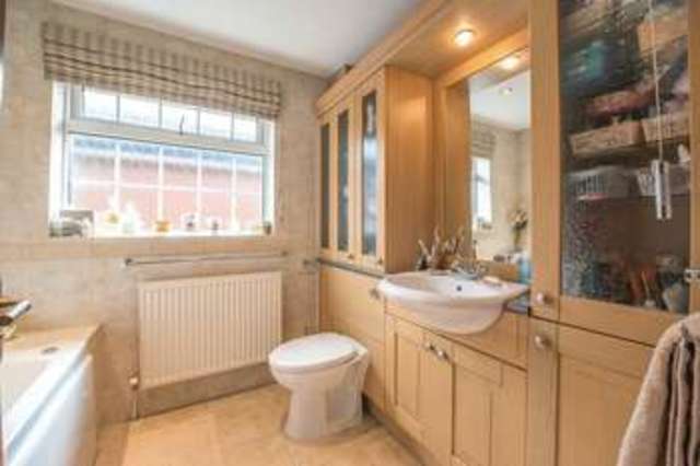  Image of 4 bedroom Detached house for sale in The Grazings Hemel Hempstead Industrial Estate Hemel Hempstead HP2 at The Grazings  Hemel Hempstead, HP2 5JN