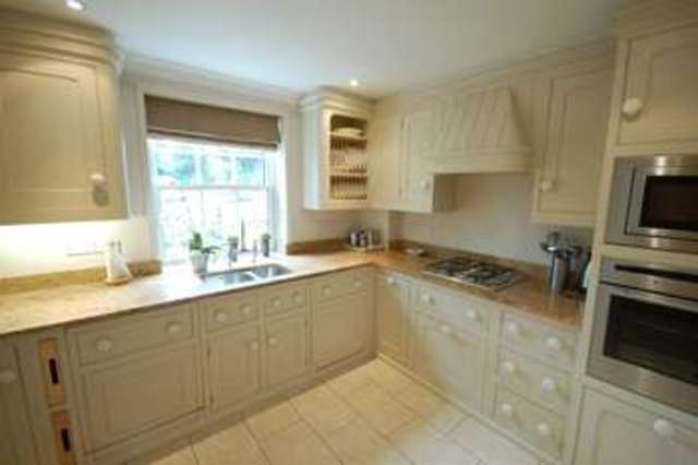  Image of 2 bedroom Property to rent in The Mount Caversham Reading RG4 at Treetops, The Mount Reading Reading, RG4 7RE