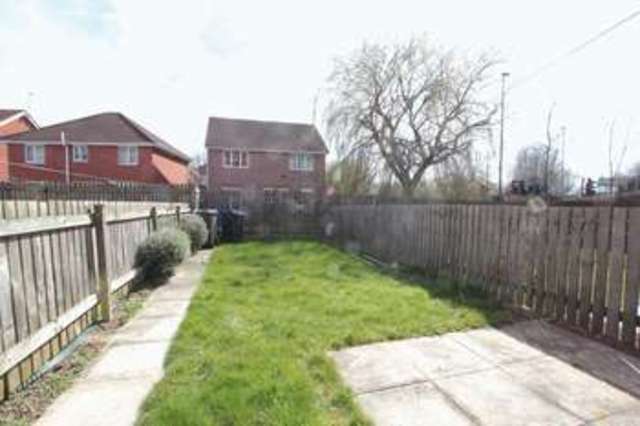  Image of 3 bedroom Property to rent in The Willows Hull HU7 at The Willows  Hull, HU7 4WH