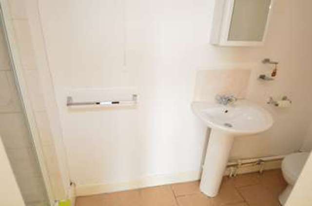 Image of 1 bedroom Flat to rent in Third Avenue Nottingham NG7 at Third Avenue  Sherwood, NG7 6JH