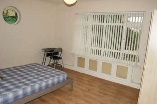  Image of 4 bedroom Semi-Detached house to rent in Third Avenue Nottingham NG7 at Third Avenue  Sherwood Rise, NG7 6JH