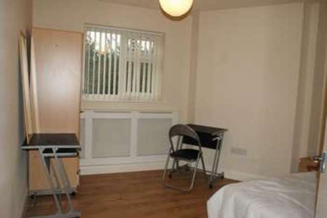 Image of 4 bedroom Semi-Detached house to rent in Third Avenue Nottingham NG7 at Third Avenue  Sherwood Rise, NG7 6JH
