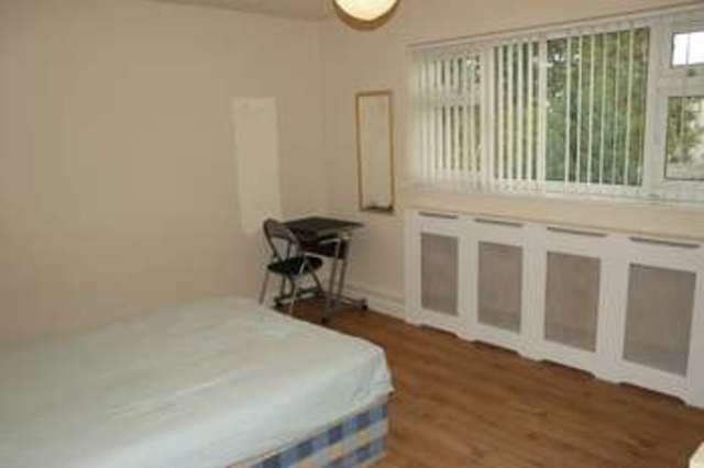  Image of 4 bedroom Semi-Detached house to rent in Third Avenue Nottingham NG7 at Third Avenue  Sherwood Rise, NG7 6JH